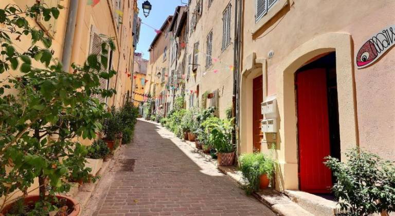 Holiday apartment | Near Marseille Cathedral | Suitable for remote work | Pet-friendly in Marseille