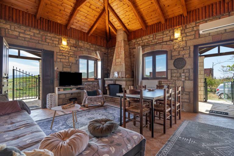 Children-friendly house with patio, garden & hot tub | Mountain view | Perfect for remote work | Pet-friendly — photo 4
