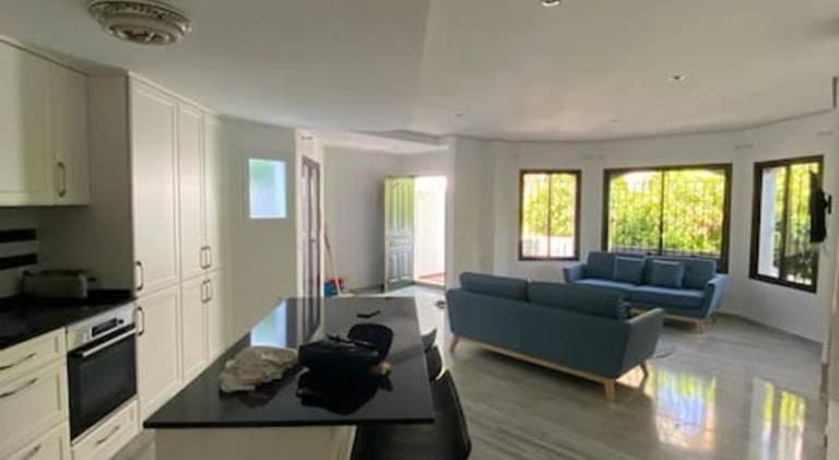 Holiday apartment with yard, patio & heated pool — photo 4