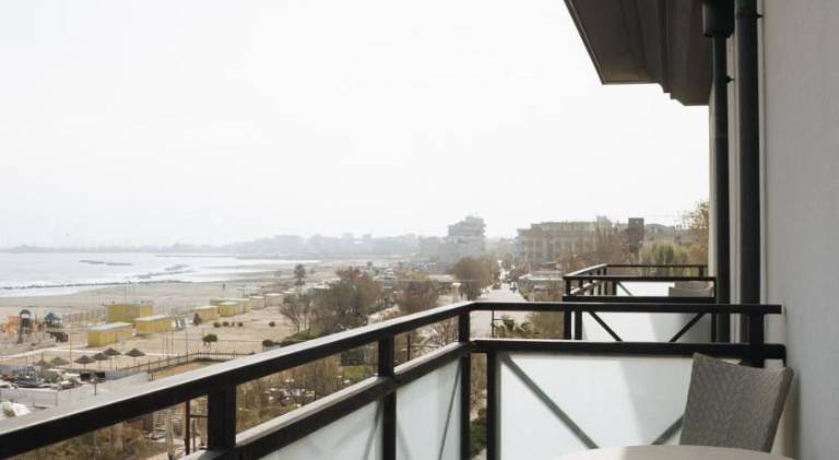 Ample rental apartment with terrace, hot tub & garden | Close to the beach | Suitable for remote work | Pets are welcome — photo 3