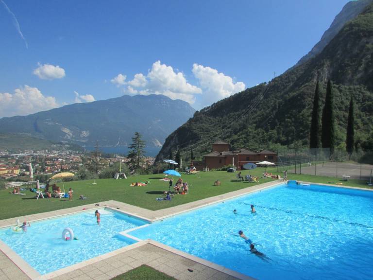 Holiday apartment with terrace, garden & pool | Garden view — photo 2