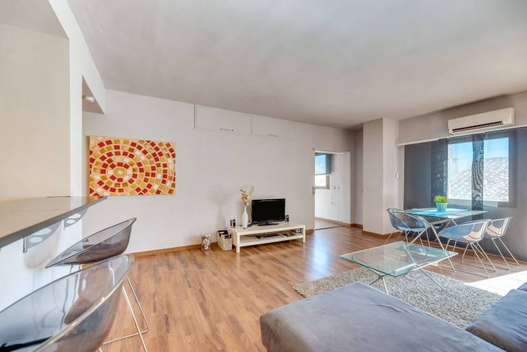 Chic Designer Apartment with Sea Views, Wi-Fi and Air Conditioning — photo 3