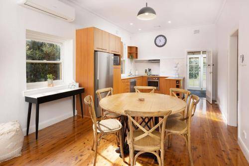 House  Glenroy
