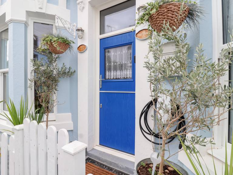 Cottage with yard | Beach view — photo 4
