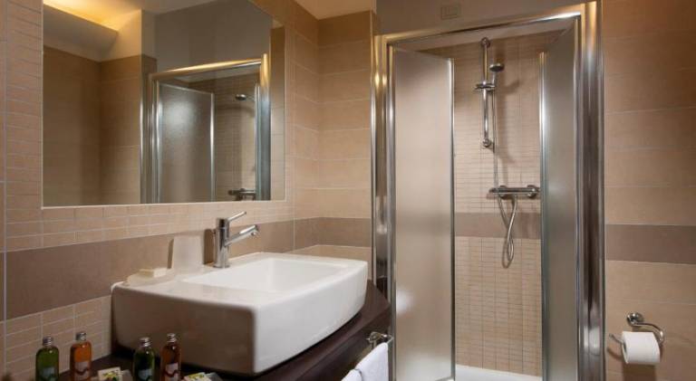 Child-friendly serviced apartment with pool, patio & hot tub | Next to the beach | Dogs allowed — photo 2