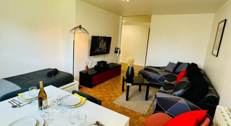 Rental apartment with patio — photo 3