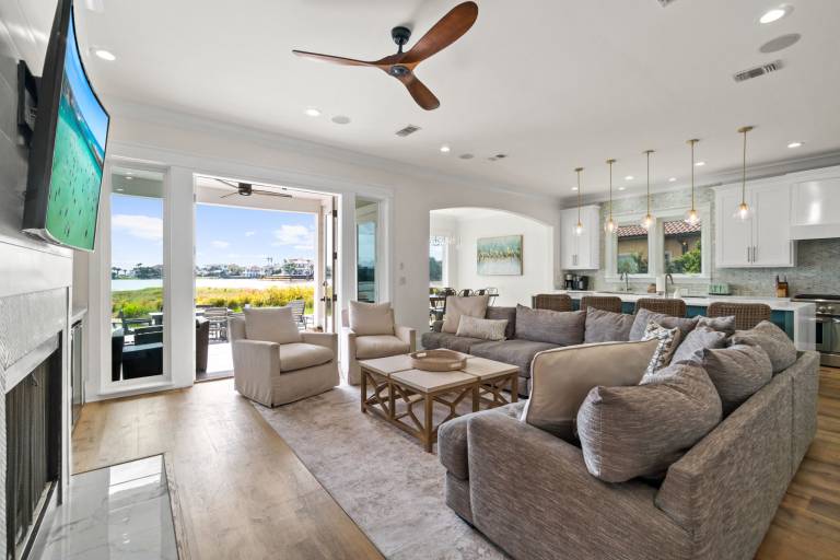 Family-friendly lovely vacation home with private pool, hot tub & BBQ | Lake view | Perfect for remote work | Pets are welcome — photo 4