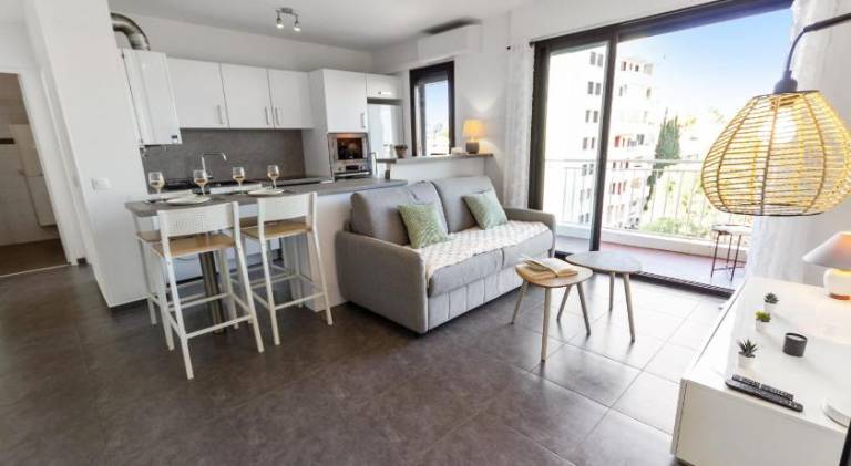 Fully equipped rental apartment with patio | Beach nearby | Good for workation | Pets allowed in Saint-Paul-de-Vence