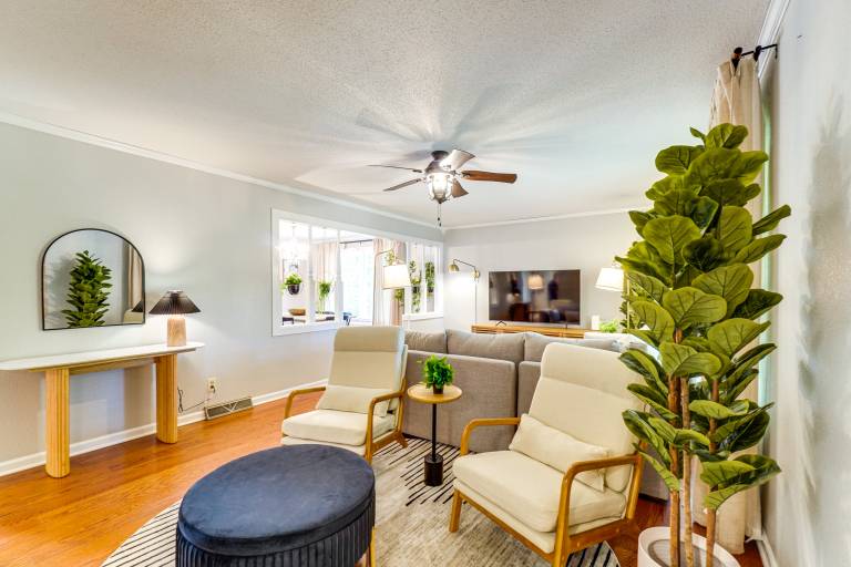 1 Mi to Dtwn: Quiet Retreat w/ Yard in Clinton in Clinton, TN