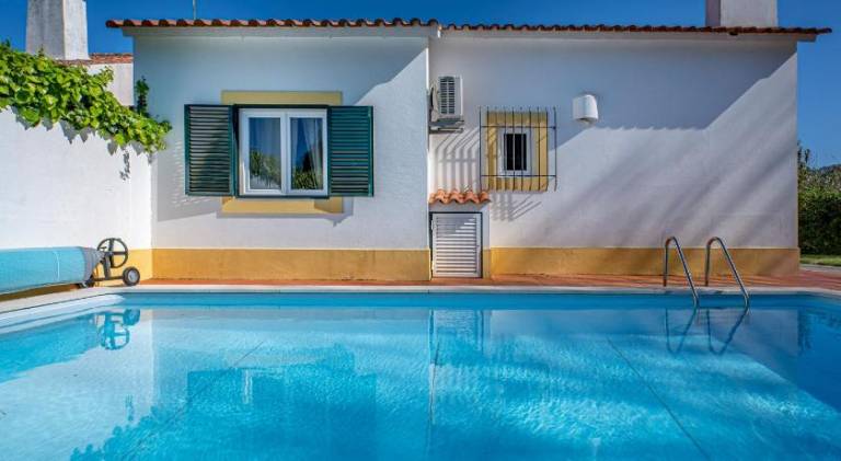 Fully equipped vacation home with private pool, barbeque & patio | Suitable for remote work | Dogs allowed — photo 4