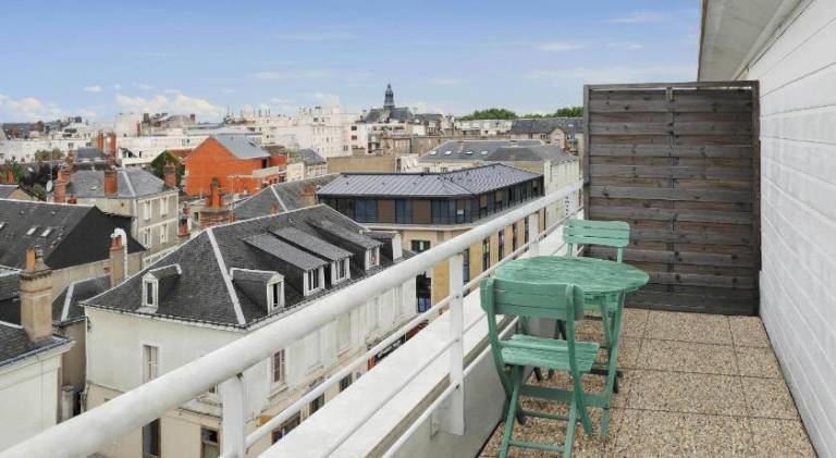 Serviced apartment with terrace — photo 2