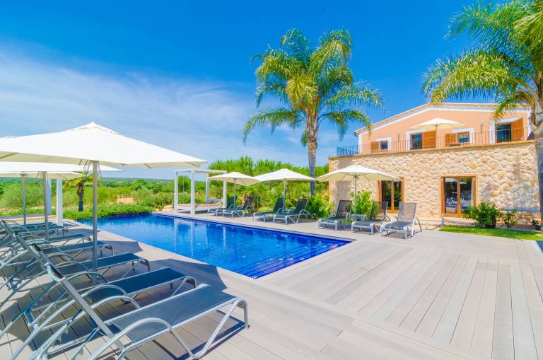 House with yard, terrace & jacuzzi — photo 2