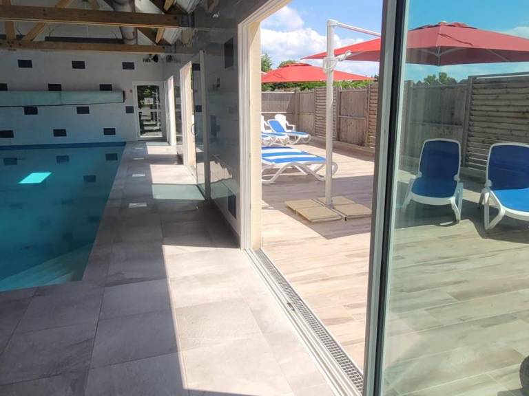 Mobile home with heated pool — photo 2