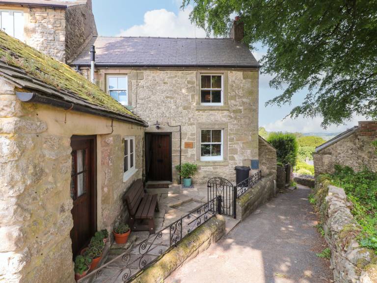 Cottage with garden in Derby