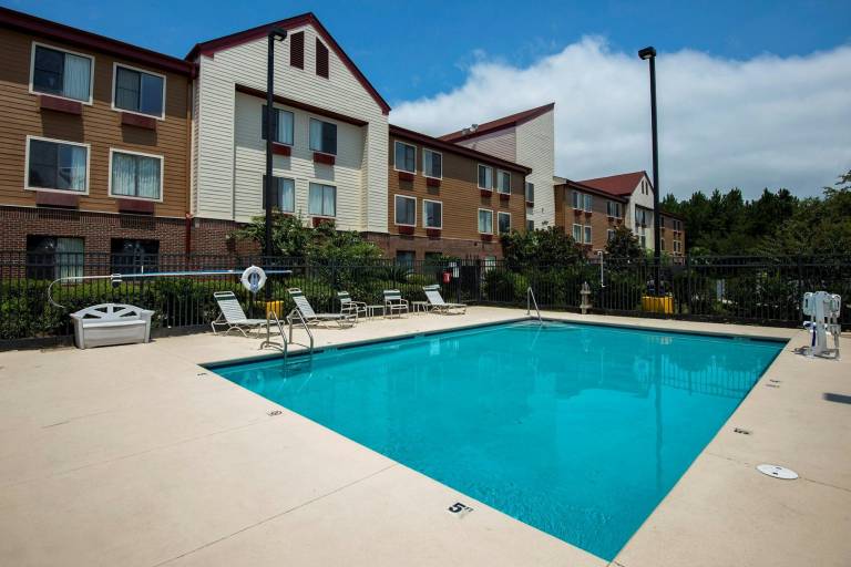 Red Roof Inn & Suites Savannah Airport — photo 3