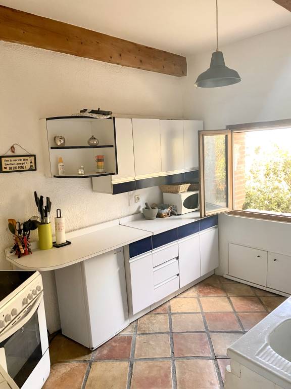 Fully equipped vacation home with patio, garden & grill | Beach view | Dogs allowed — photo 4