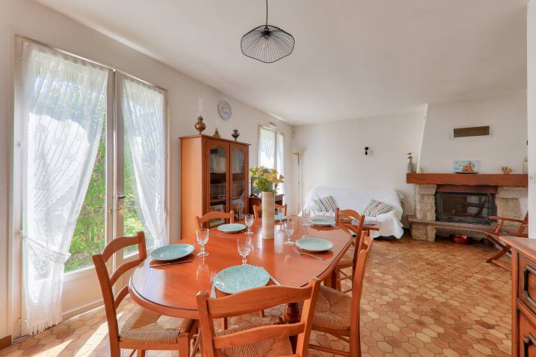 Vacation home with yard — photo 3