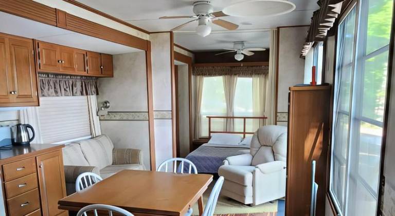 Lakefront RV Cottage in Parry Sound 3 — photo 3