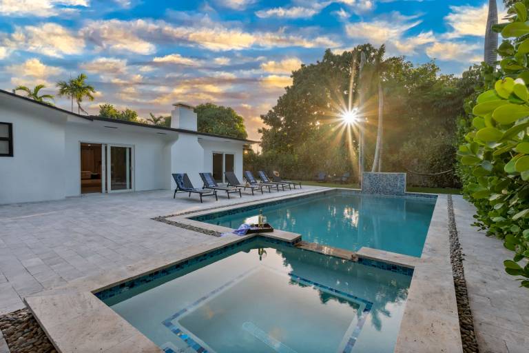 Hus  North Miami Beach