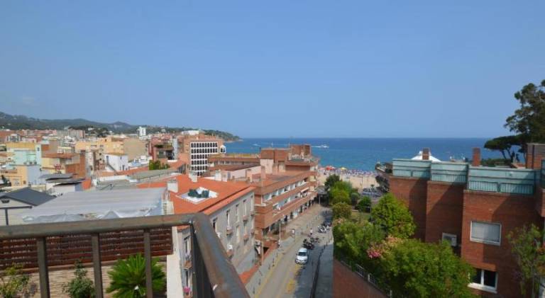 Pleasant apartment with terrace | Next to the beach | Pet-friendly in Lloret de Mar