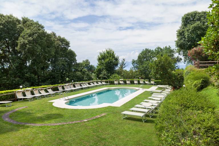 Holiday apartment with patio, garden & pool | Dogs allowed — photo 3