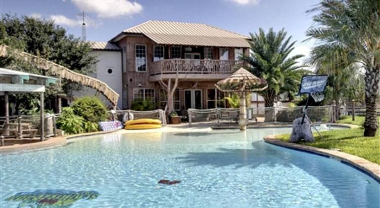 House with jacuzzi in New Braunfels, TX