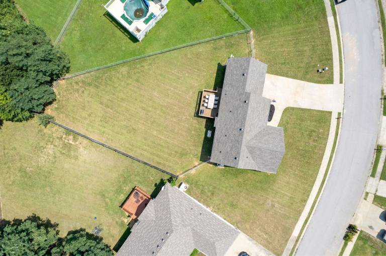 Entire 3 bed 2 bath Home Newly Renovated Large Yard for Pets Close — photo 5