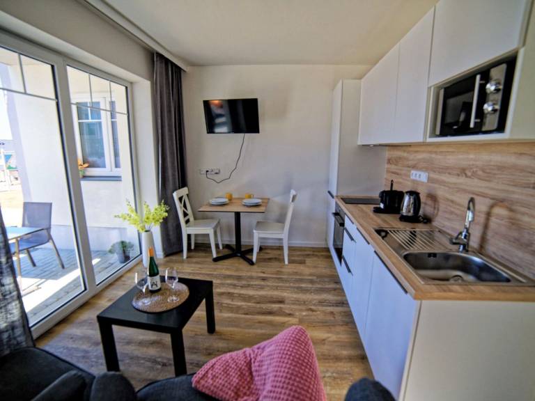 Rental apartment with terrace, grill & yard — photo 2