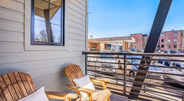 Urban Mountain Getaway & Alpenglow Chalet — photo 4