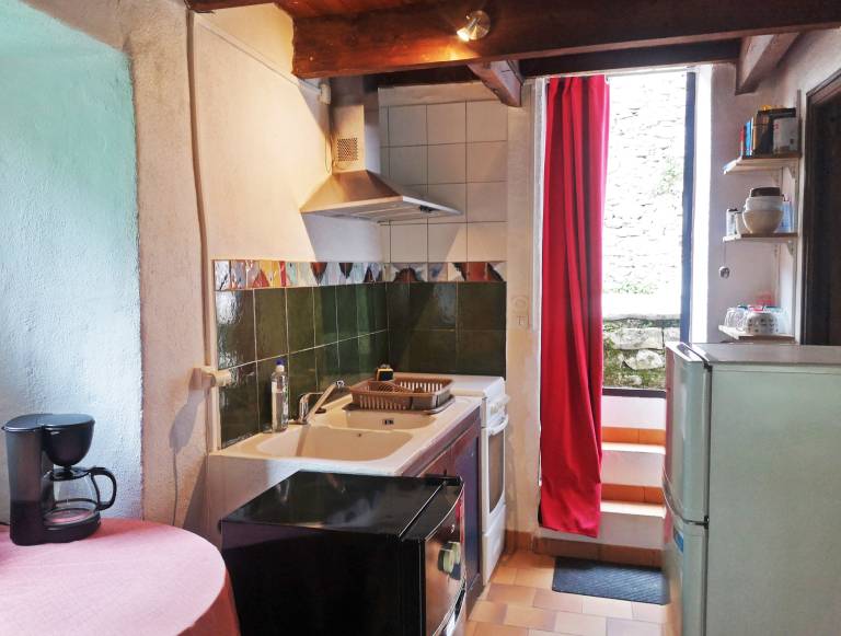 Stone house in the heart of Larzac, free-roaming horses and horse-drawn carriage rides — photo 3