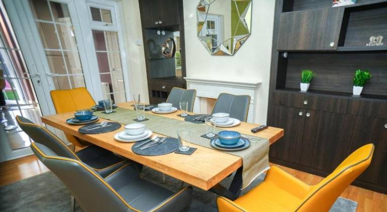 4 Bed House Near Heathrow Free Parking WiFi — photo 2