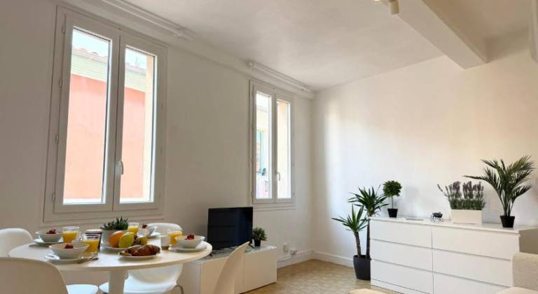 Charmant 2 pieces proche mer in Nice