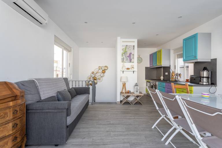 Vacation Home "Casa Familiar 8 personas" with Wi-Fi & Terrace; Pets Allowed — photo 4