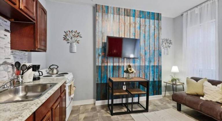 Renovated 2BR w Amenities — photo 3