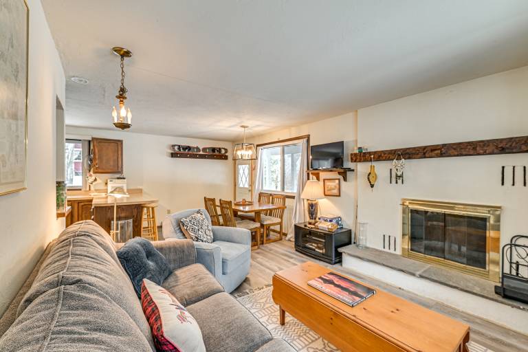 3 Mi to Windham Mountain: Pet-Friendly Apt w/ Yard in Windham, NY