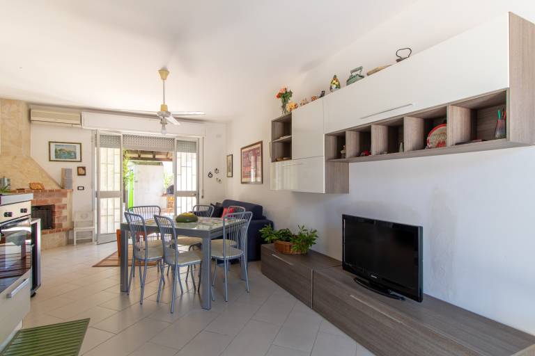 Holiday apartment with patio, garden & BBQ | Sea view — photo 4