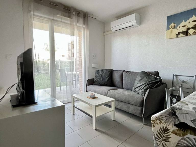 Holiday apartment with pool — photo 5