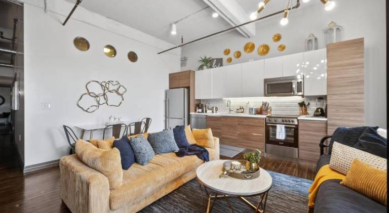 Beautiful holiday apartment with pool | Near Pioneer Park | Pet-friendly — photo 3