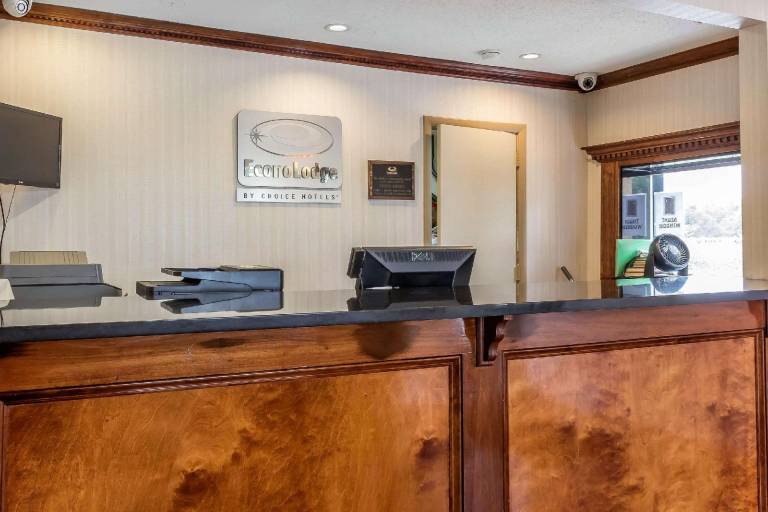 Red Carpet Inn Philadelphia Airport — photo 3