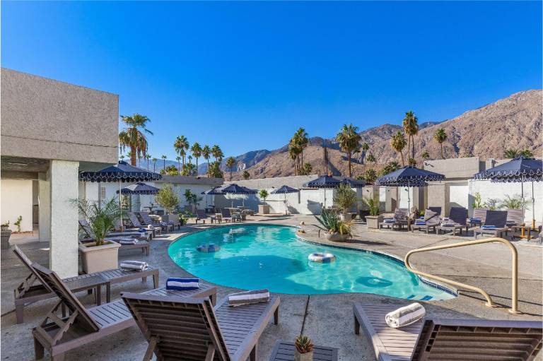 Casa Oliver Hotel & Resort - A Gay Men's Resort in Palm Springs, CA