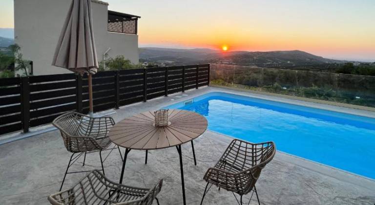 Villa with pool — photo 3