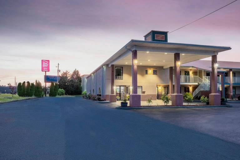 Red Roof Inn & Suites Rome in Rome, GA