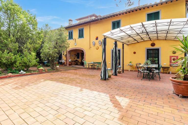 House with private pool, garden & patio — photo 3