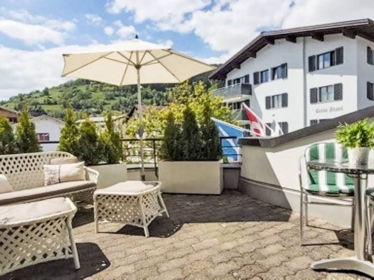 Ferienwohnung mit Hund in Laax, Schluein für max. 4 Personen Ferienwohnung mit Hund in Laax, Schluein für max. 4 Personen