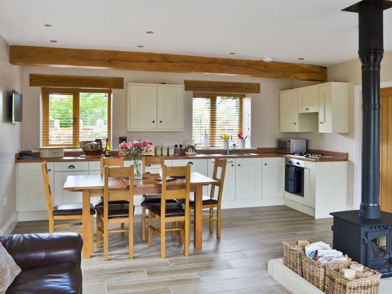 Child-friendly cottage with BBQ & yard | Pets allowed — photo 4
