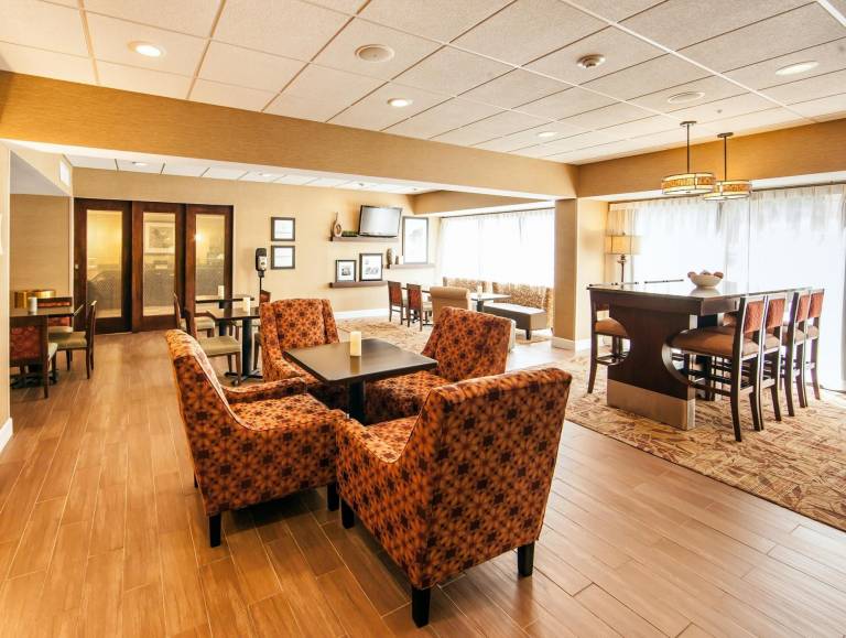 Hampton Inn LaGrange near Callaway Gardens — photo 3