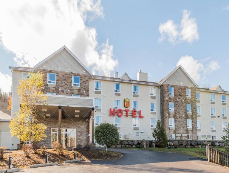 Super 8 By Wyndham Sainte Agathe Des Monts in Sainte-Agathe-des-Monts, QC