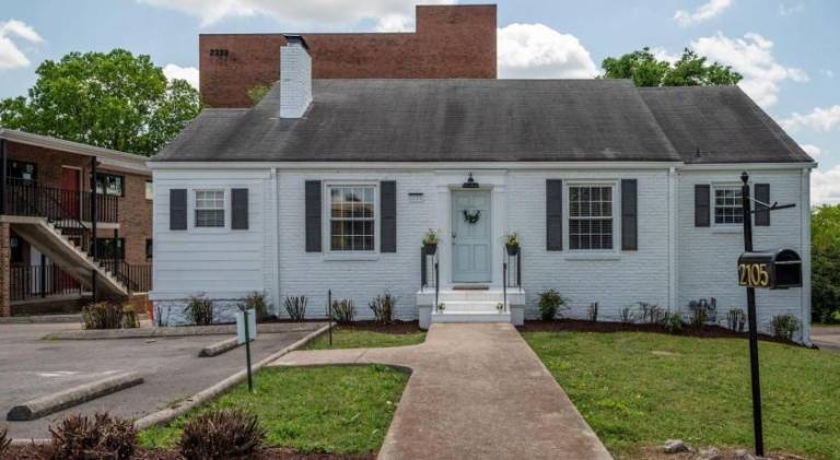 Charming House by Vanderbilt and Belmont University — photo 4