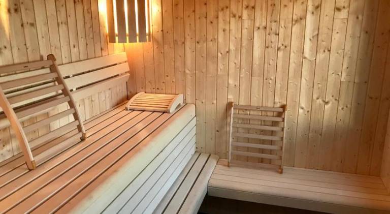 Lodge with yard, patio & barbeque — photo 4