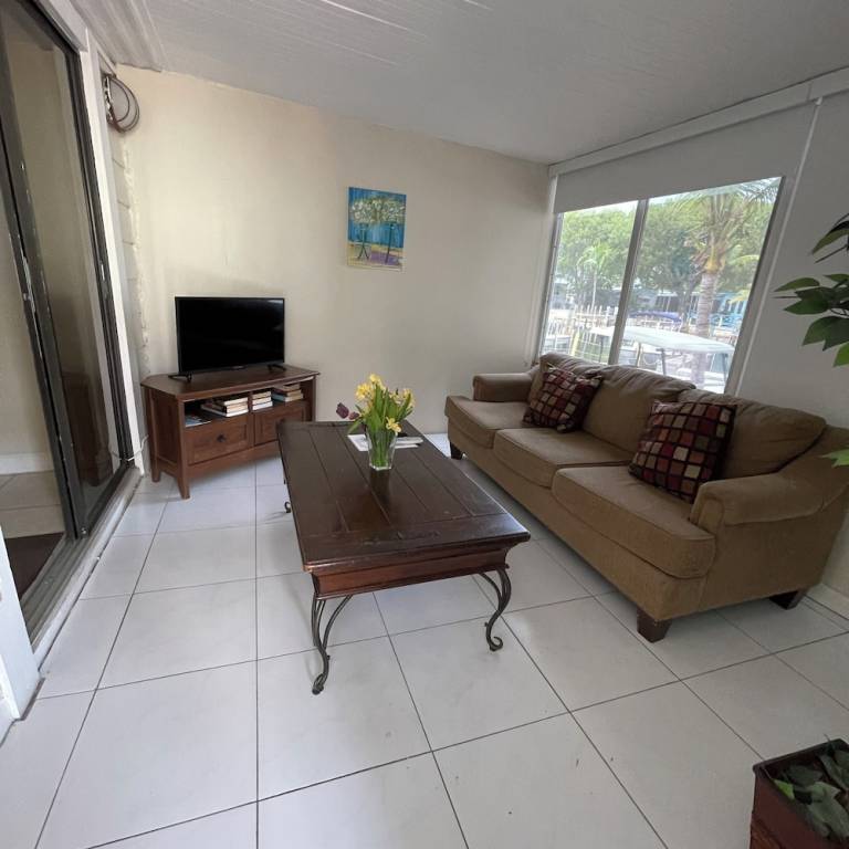 Caravan  Key Largo